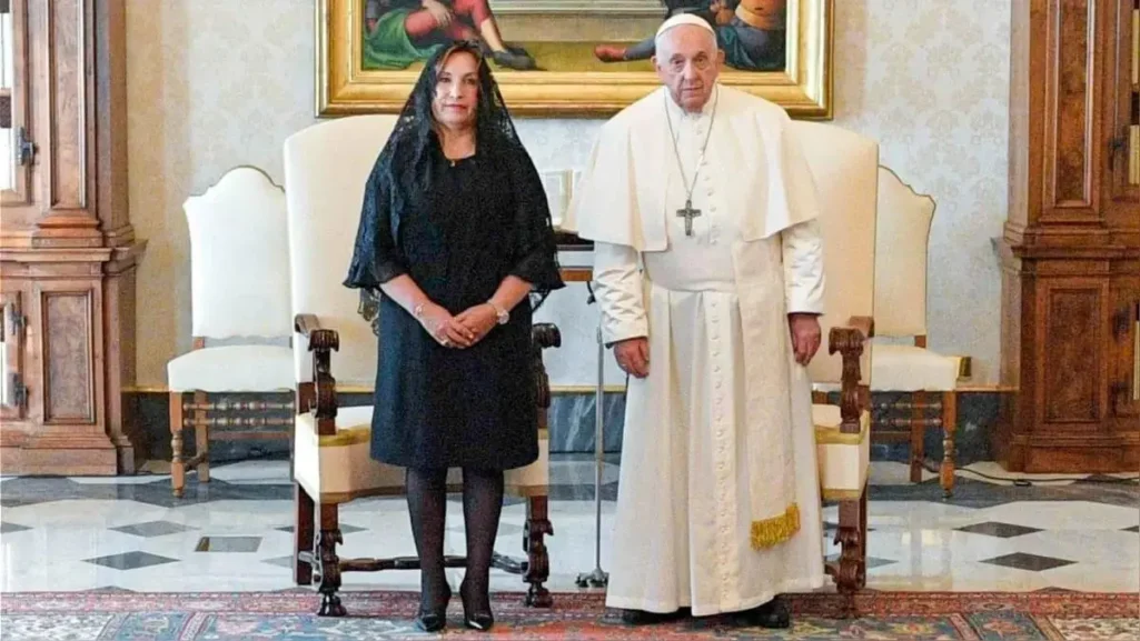 La presidenta Dina Boluarte se reunió con el papa Francisco. 